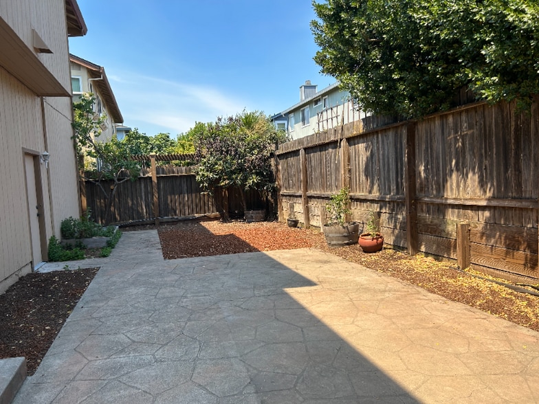 Building Photo - 2396 Amethyst Way