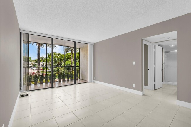 Building Photo - 6895 Willow Wood Dr