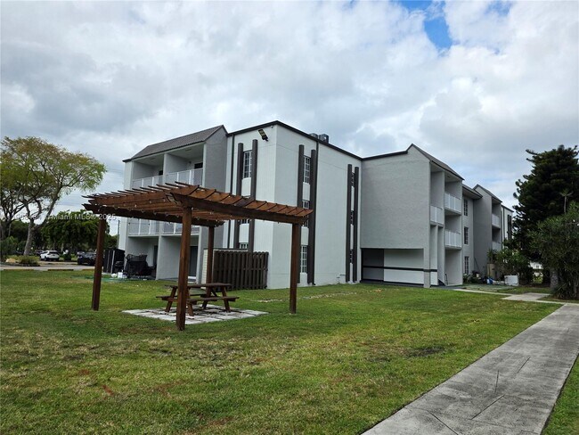 Primary Photo - 4810 NW 79th Ave