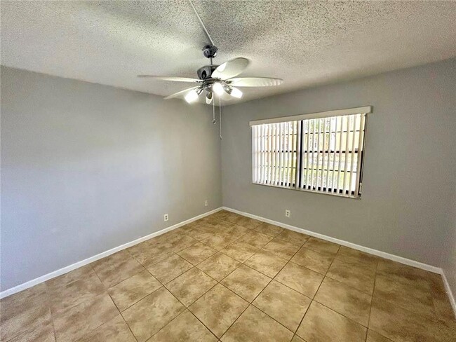 Building Photo - 6475 W Oakland Park Blvd