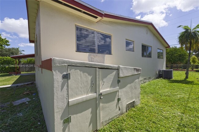 Building Photo - 1411 SW 82nd Ct