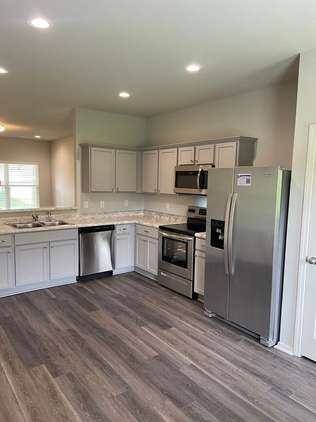 Building Photo - Preleasing Now! Four Bedroom | Two Bathroom Home in Fairview Haven