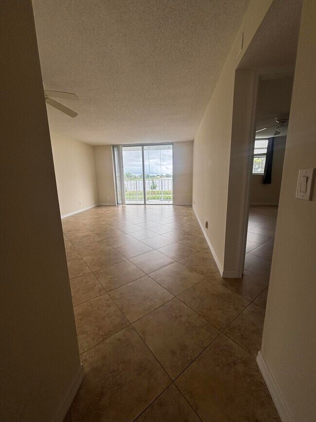 Building Photo - 480 Executive Center Dr