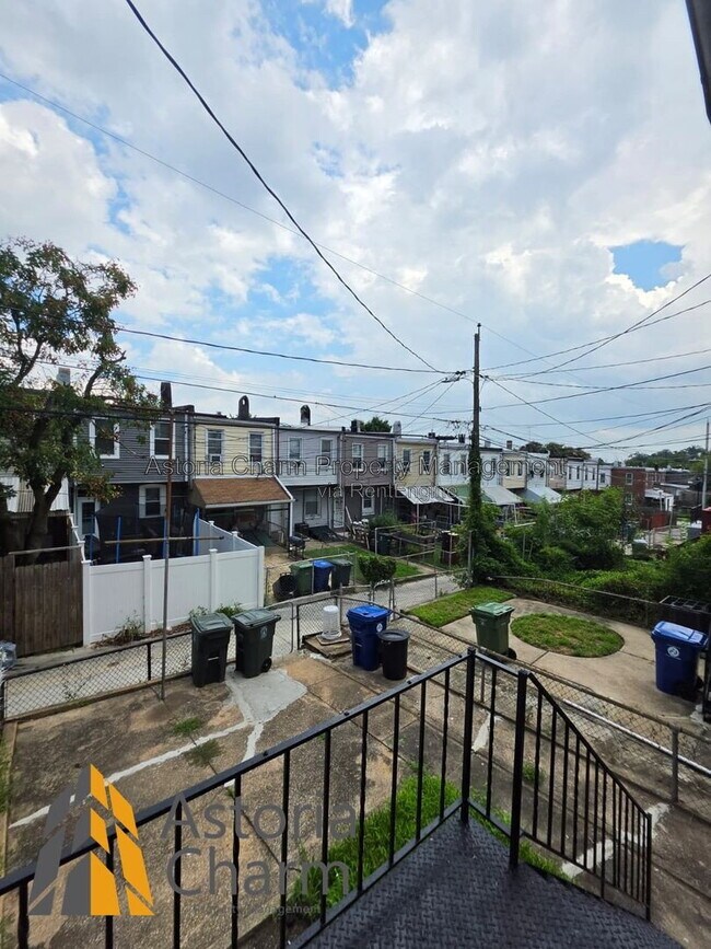 Building Photo - 3016 Pelham Ave