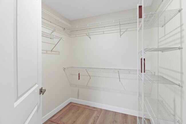 Building Photo - 709 N Abbey Rd