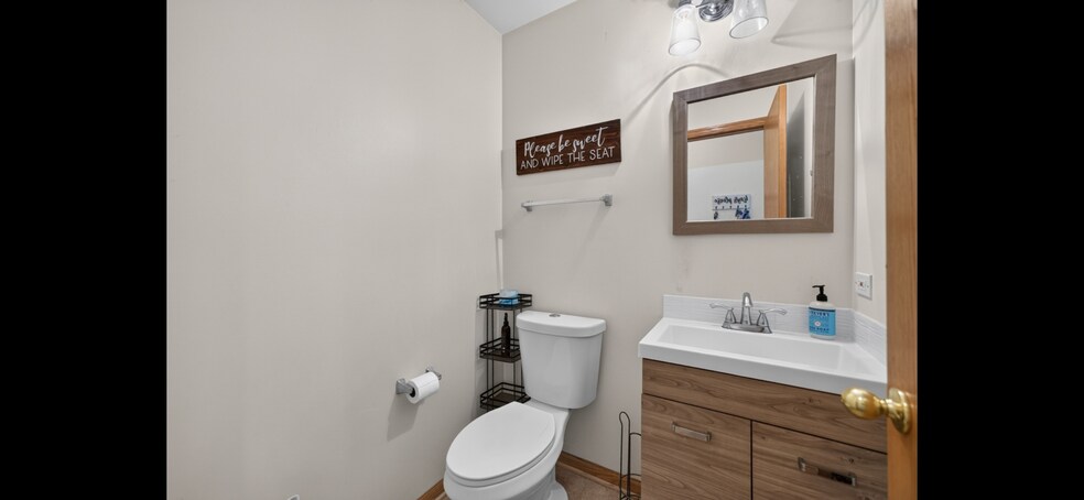 Building Photo - 949 Tanager Ct