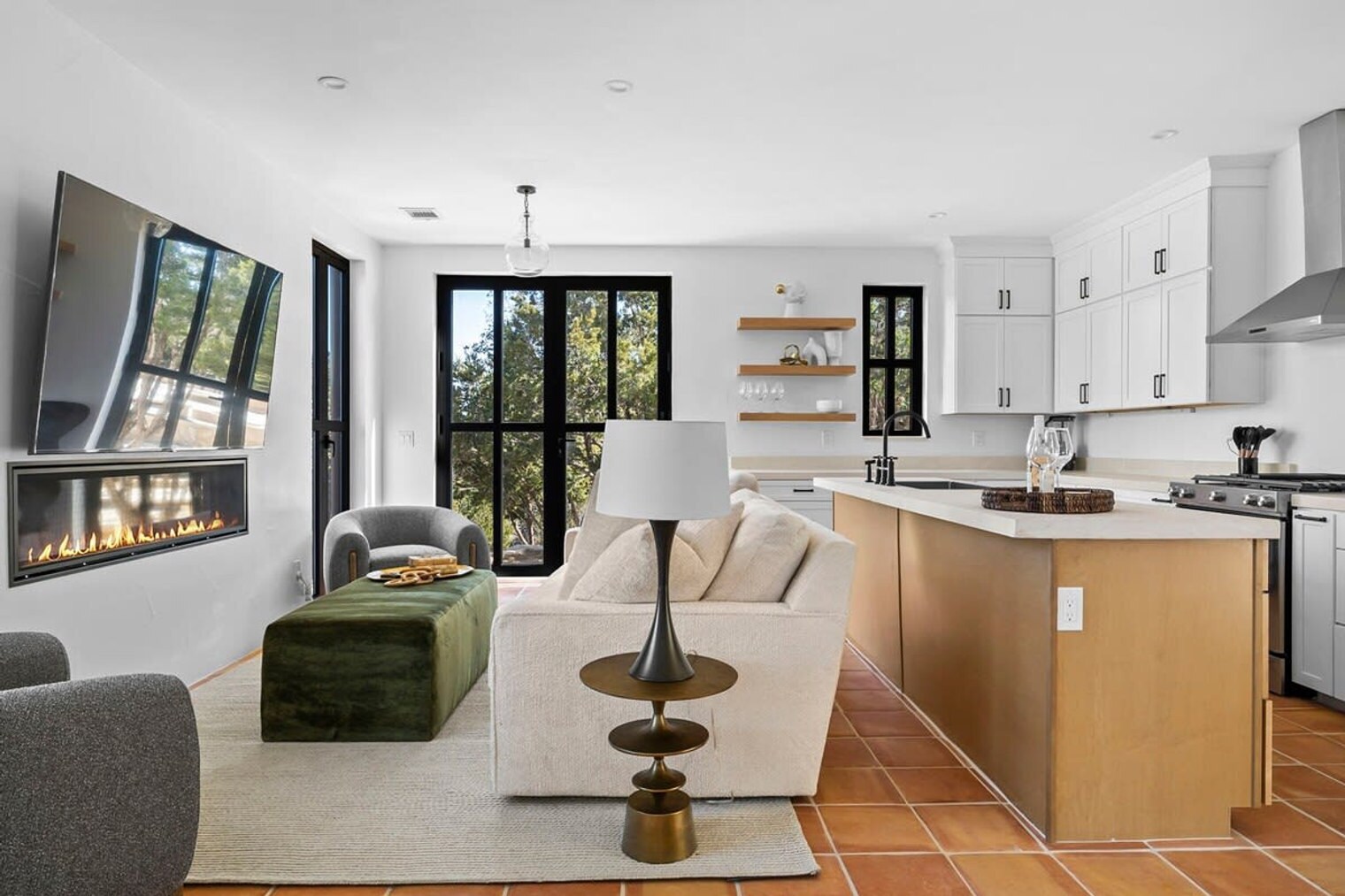 Building Photo - 2701 Bumble Bee Dr