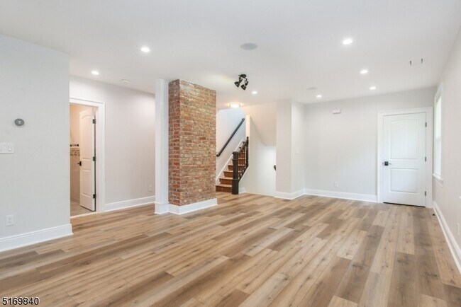 Building Photo - 31-37 Oak Grove Rd