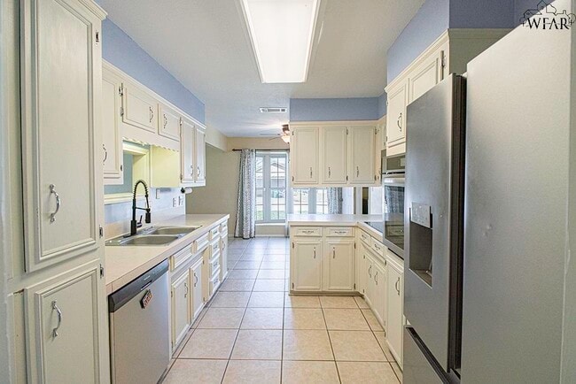 Building Photo - 1223 Amherst St