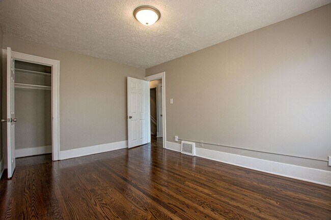 Building Photo - 3 bedroom duplex in Midtown