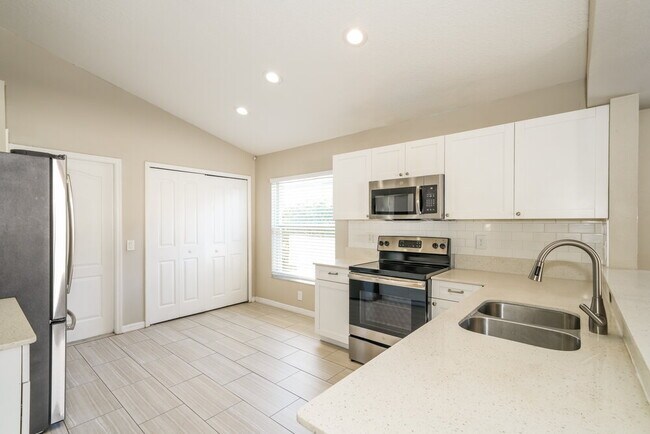 Building Photo - 6934 Waterbrook Ct