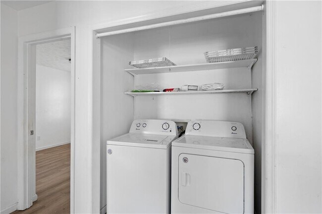 Building Photo - 1008 Davis St