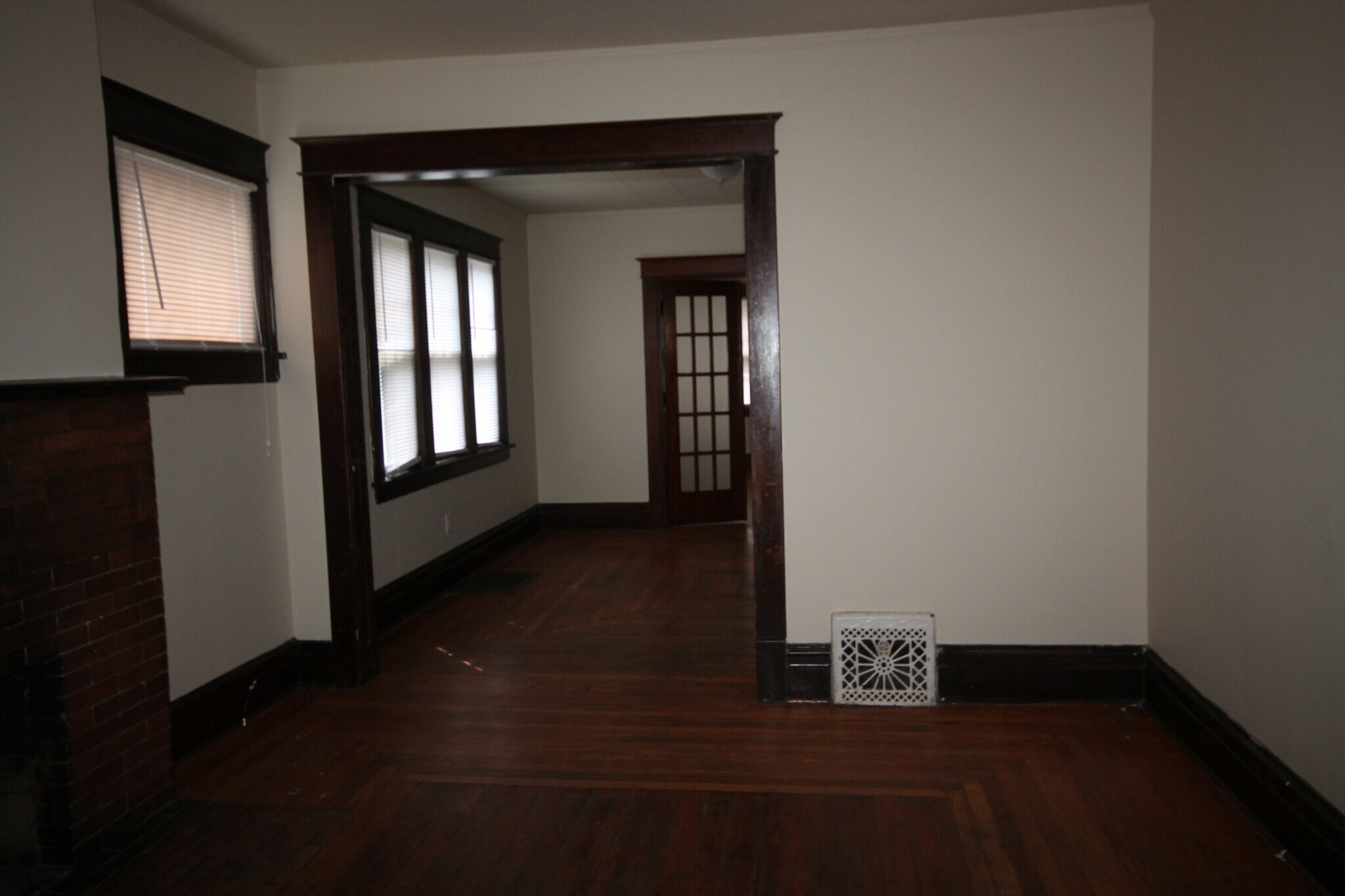 Building Photo - 817 W Vine St