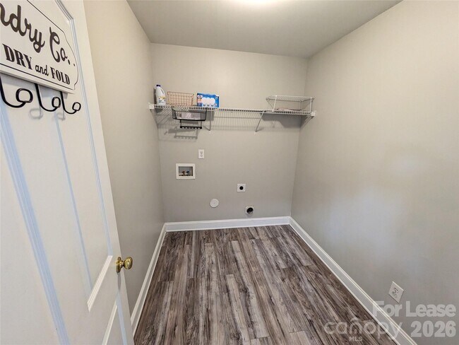 Building Photo - 141 Golden Valley Dr