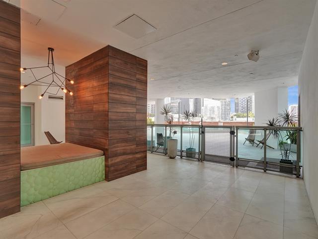 Building Photo - 350 S Miami Ave