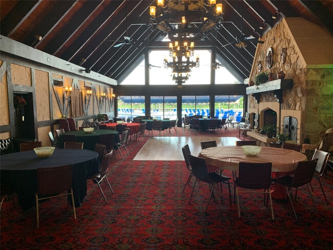 Building Photo - 3670 Inverrary Dr