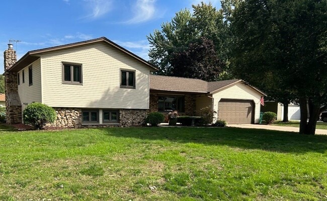 Primary Photo - 50% off First Month's Rent! - Amazing 3BR/...