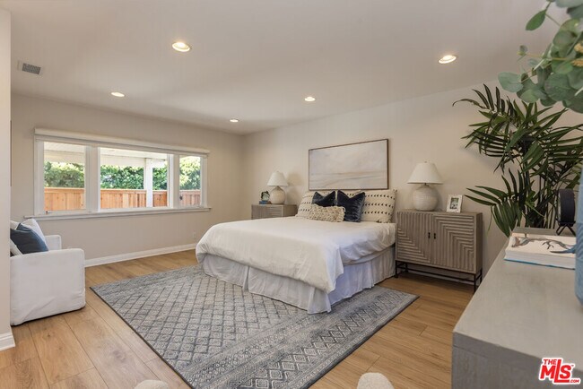 Building Photo - 3544 Gardenia Ave