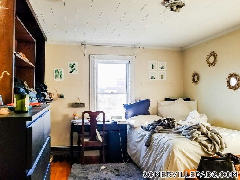 Building Photo - 197 College Ave