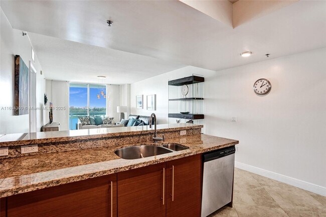Building Photo - 2681 N Flamingo Rd