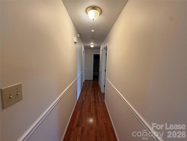 Building Photo - 236 Meadow Oaks Dr