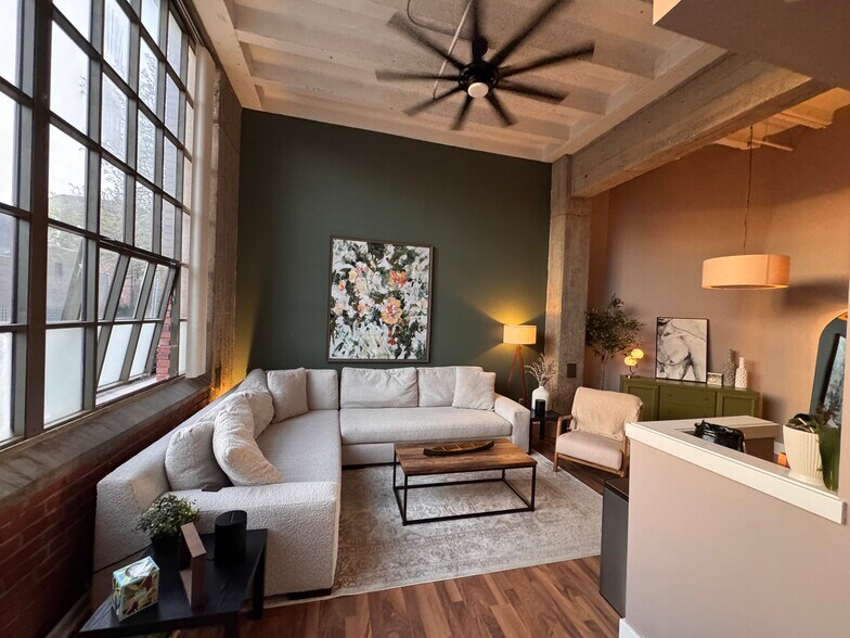 Building Photo - 611 N Park Ave