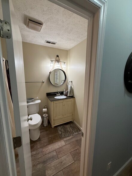 Guest Bathroom - 7217 Quail Woods Rd