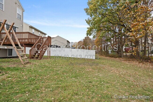 Building Photo - 5686 E Falling Leaf Dr SE