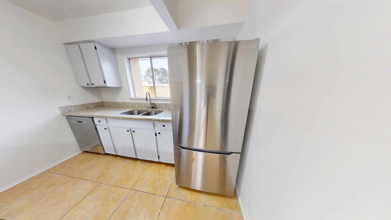 Building Photo - 1000 Lake of the Woods Blvd