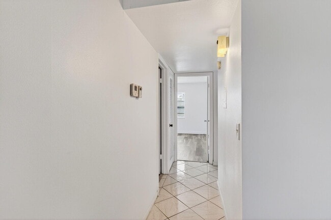 Building Photo - 180 Flanders C