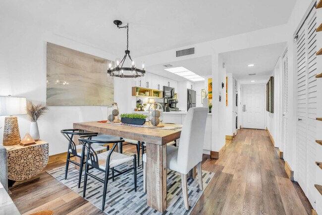 Building Photo - 600 Neapolitan Way