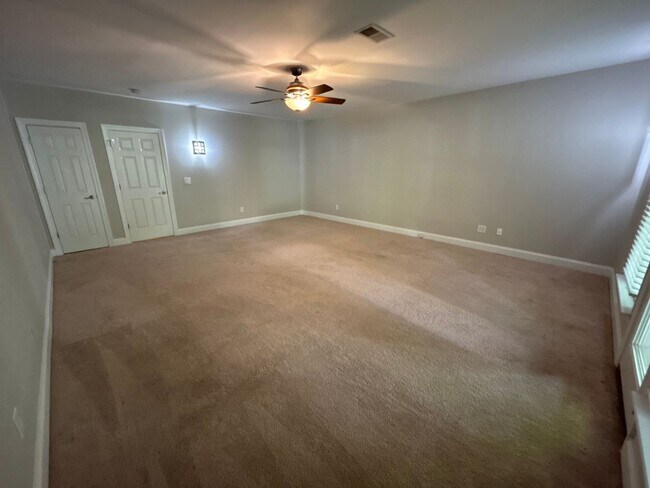Building Photo - 3 Bedroom | 3.5 Bathroom Raleigh Townhome