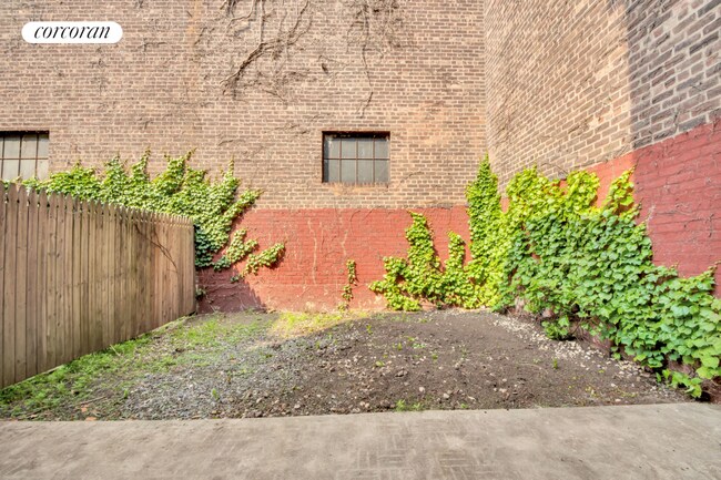 Building Photo - 404 15th St