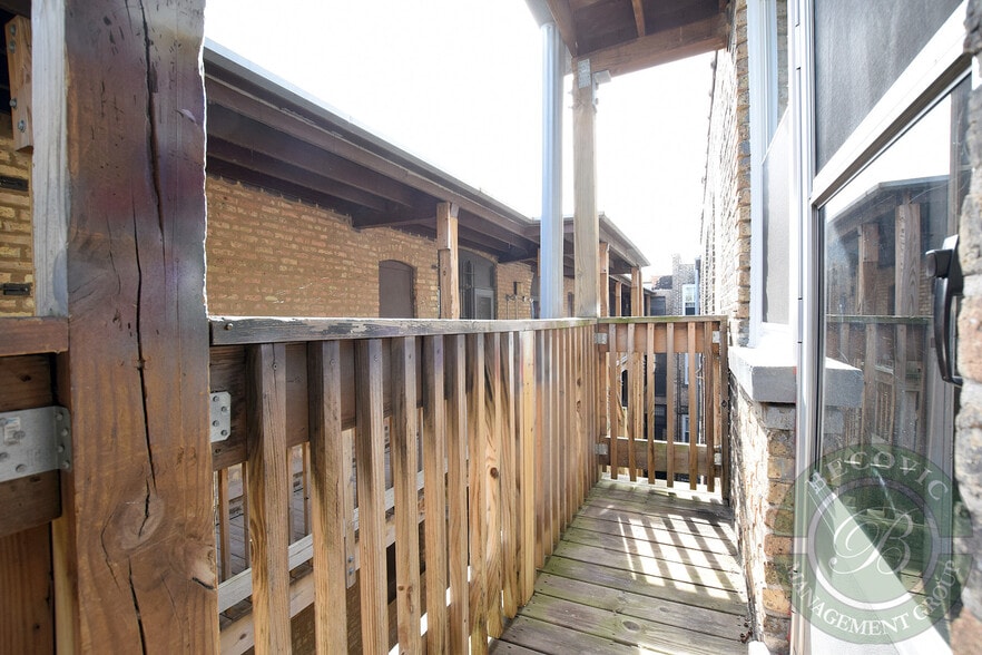 Building Photo - 1722 W Juneway Ter