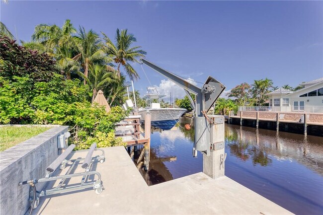 Building Photo - 2680 NE 24th St