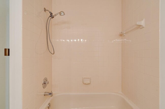 Building Photo - 223 E River Park Dr