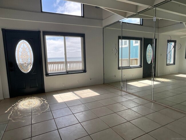 Building Photo - 3773 Ocean Front Walk
