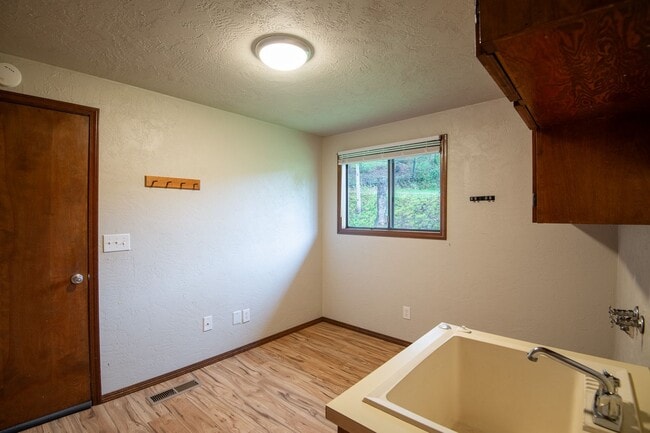 Building Photo - 3 bed, 2 bath Single-level home in Stayton, Oregon