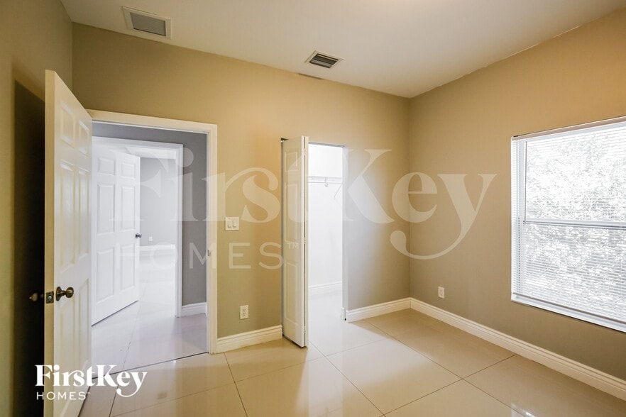 Building Photo - 2835 NW 14th St