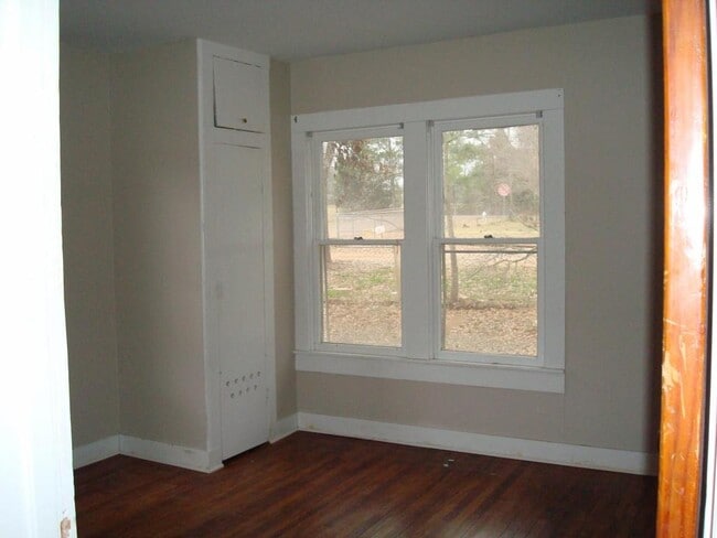 Building Photo - 3304 Forest St