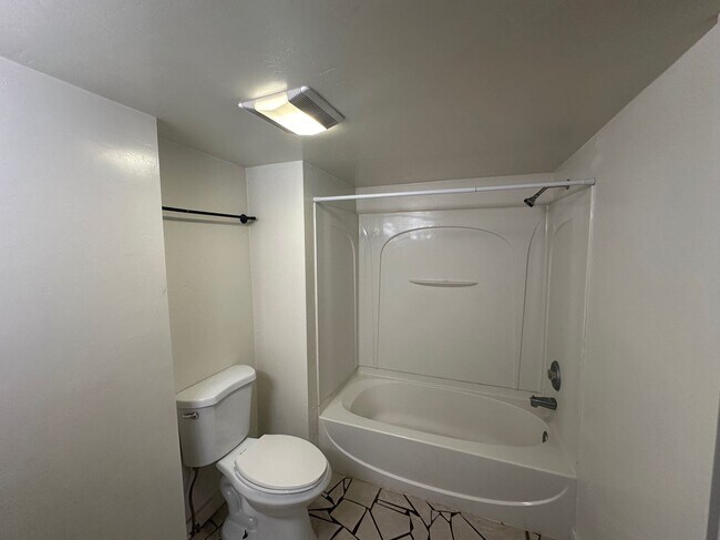 Building Photo - 928 N Garfield-3