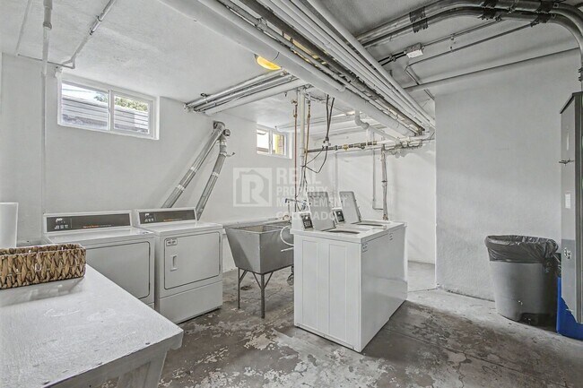 Building Photo - 1100 Colorado Blvd