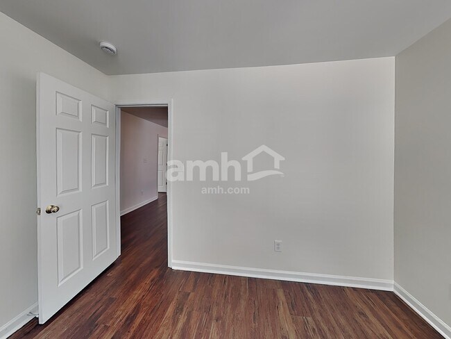 Building Photo - 126 Elrosa Rd