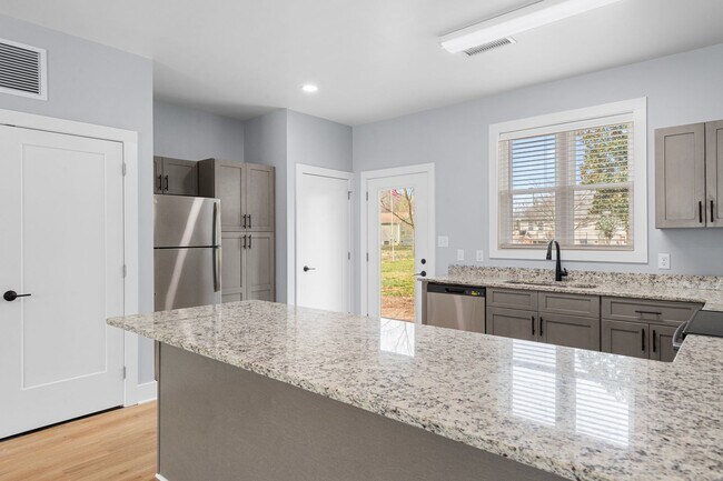 Building Photo - New Construction! Open Floorplan!