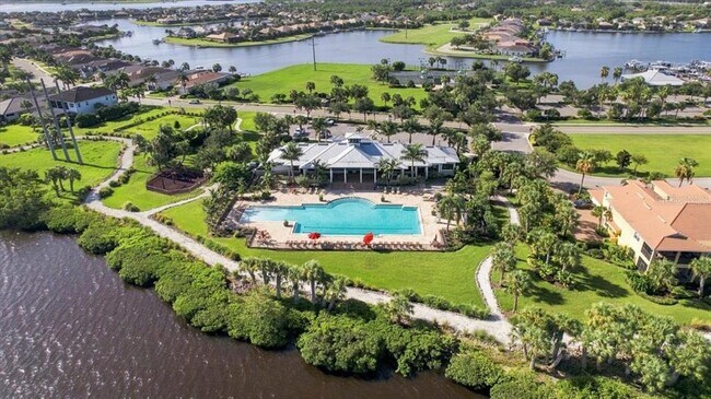 Building Photo - 920 Tidewater Shores Loop