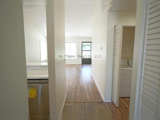 Building Photo - 2-Bed, 2-Bath Condo in Meadowood Community Temple Terrace