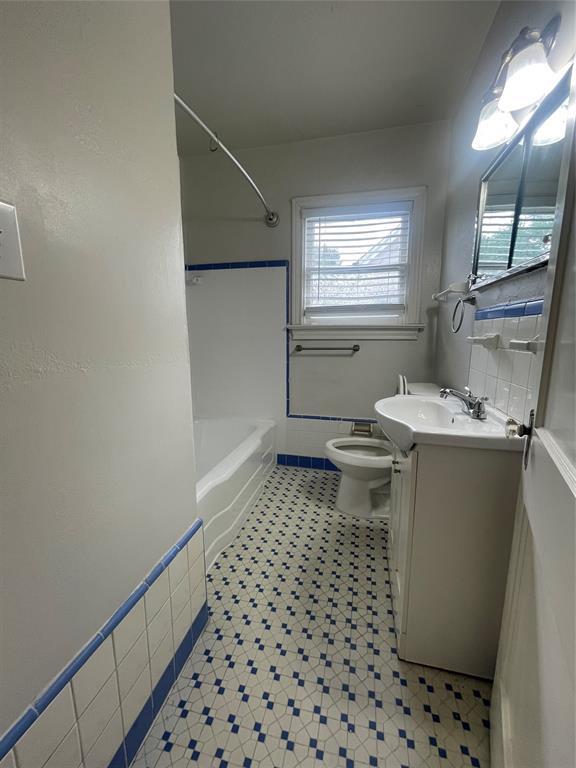 Building Photo - 2328 McClendon St