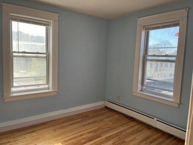 third bedroom - 61 Wall St