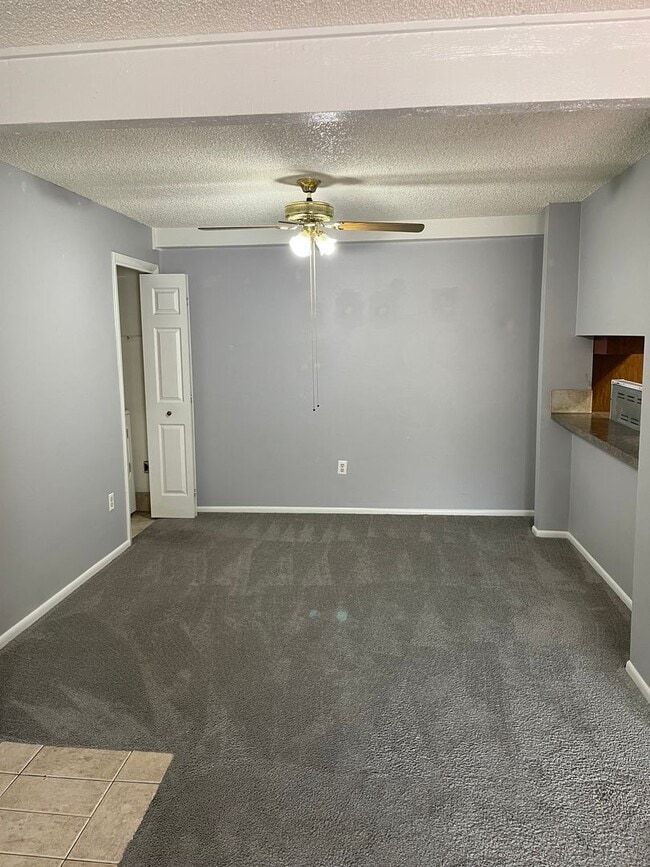 Building Photo - 2B/1B Upper Level Condo in Cottonwood Vill...
