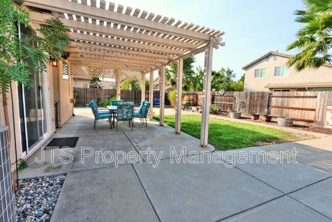 Building Photo - 3232 Balada Way